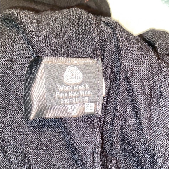 Uniqlo Wool Crewneck Sweater with Classic Fit - Picture 3 of 4